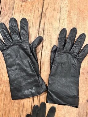 Very vintage Leather cashmere lined Gloves 7 1/8 for small hands